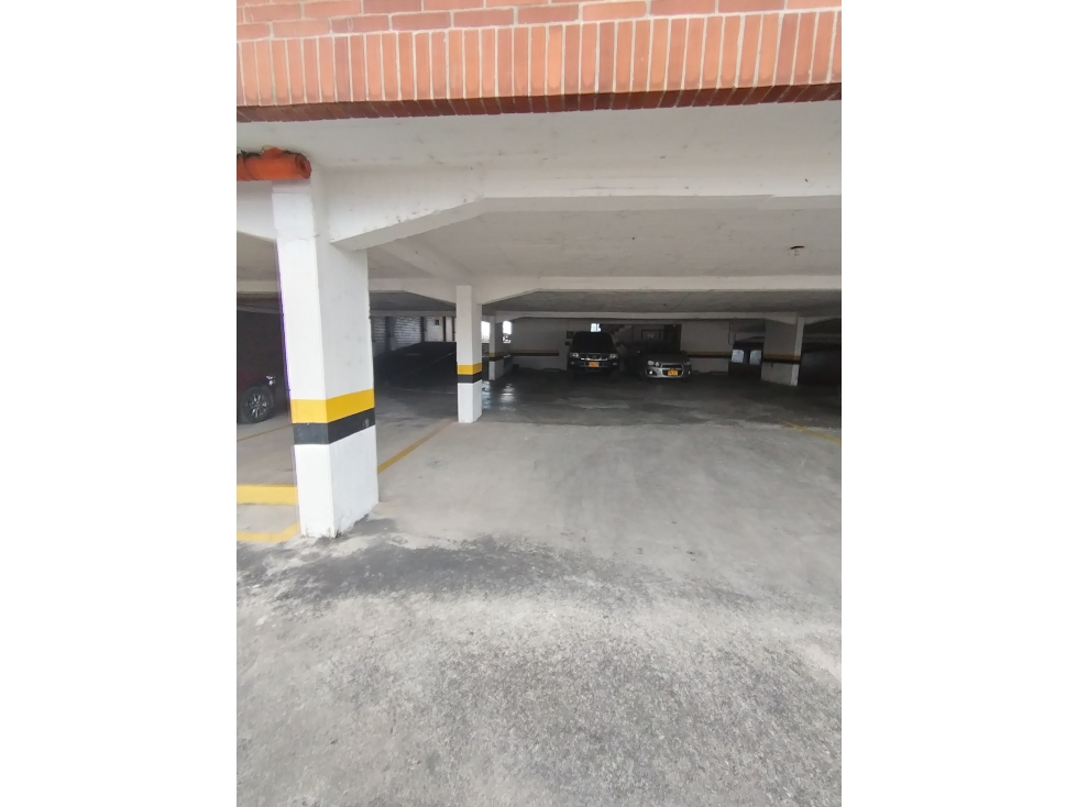 VENDO PARQUEADERO PRIVADO SECTOR CENTRO - 4