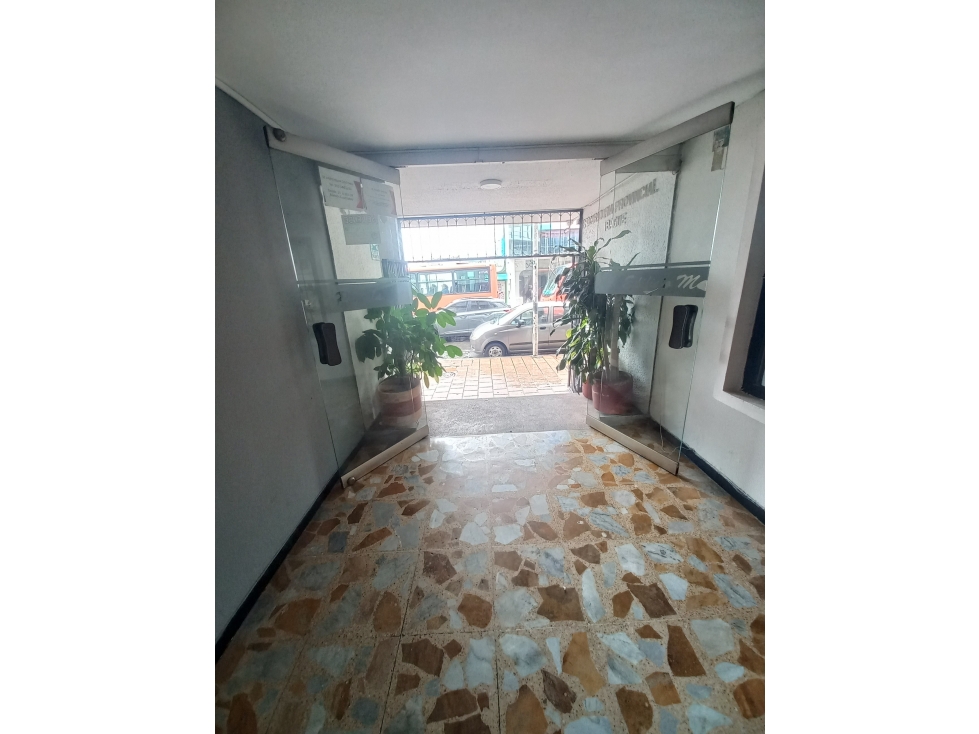 VENDO OFICINA PISO 4 CON ASCENSOR EDIFICIO POMALA CENTRO - 5