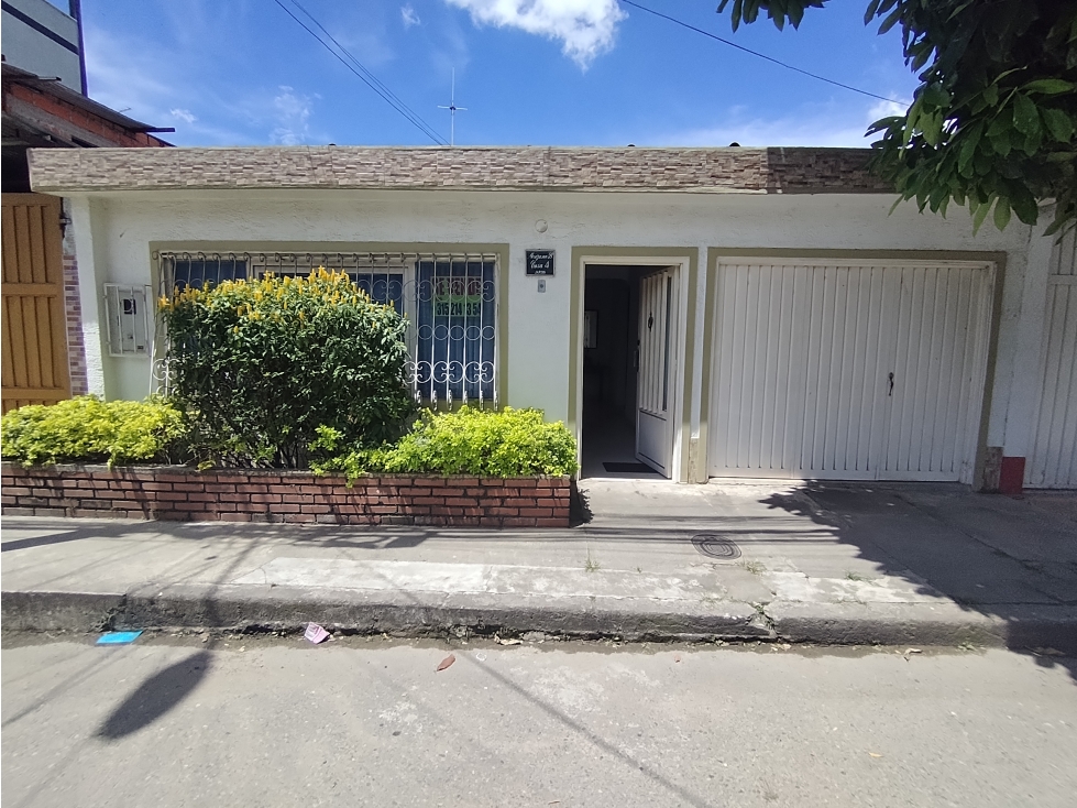 VENDO CASA BARRIO JARDIN DETRAS DE HOME CENTER
