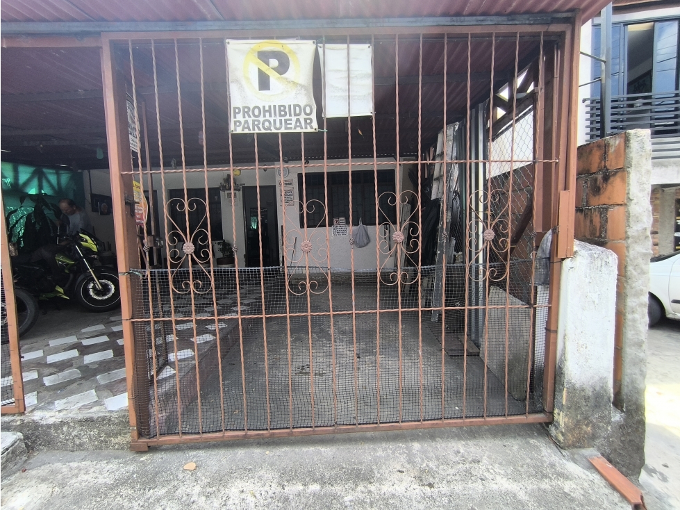 VENDO CASA CON RENTA 3 PISOS SECTOR AMBALA - 4