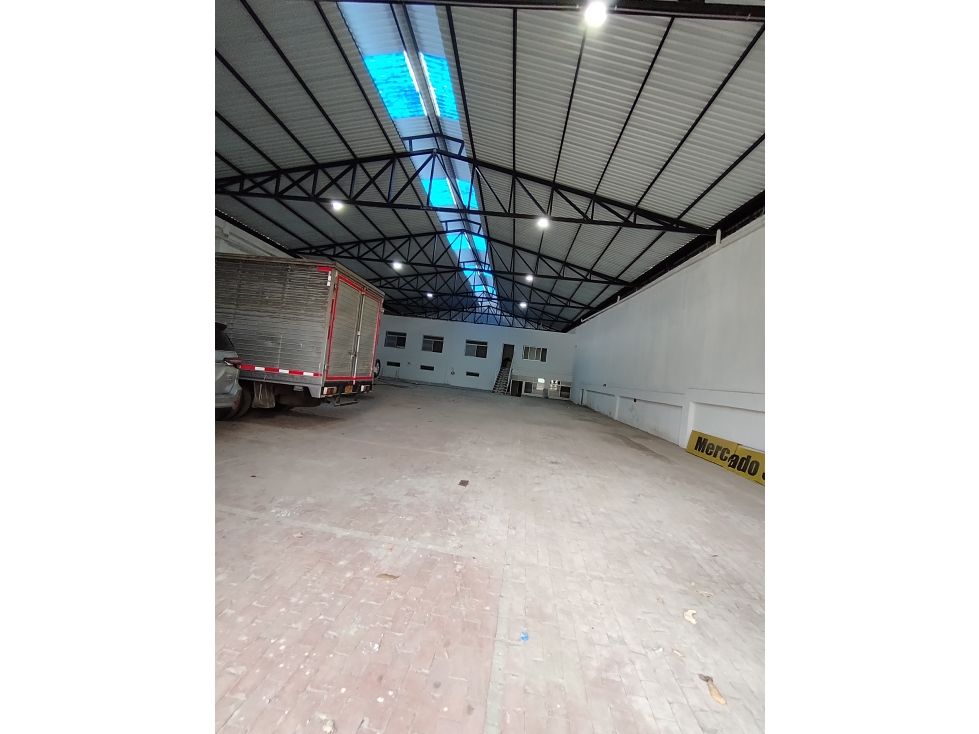 ARRIENDO AMPLIA BODEGA SECTOR SALADO - 4