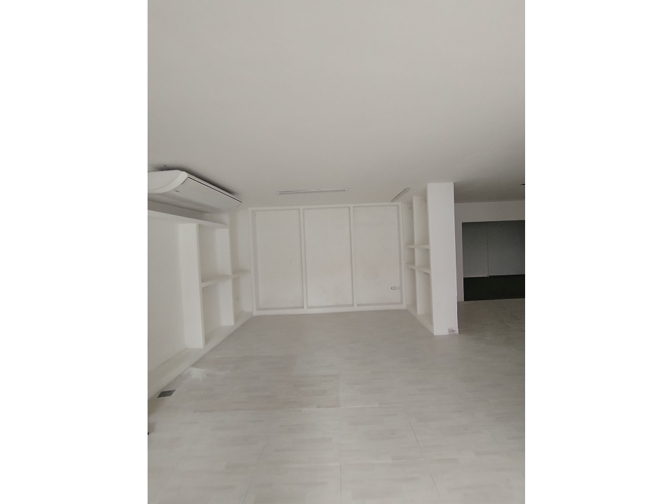VENDO CASA ESQUINERA CON LOCAL COMERCIAL, SECTOR LA MACARENA - 4