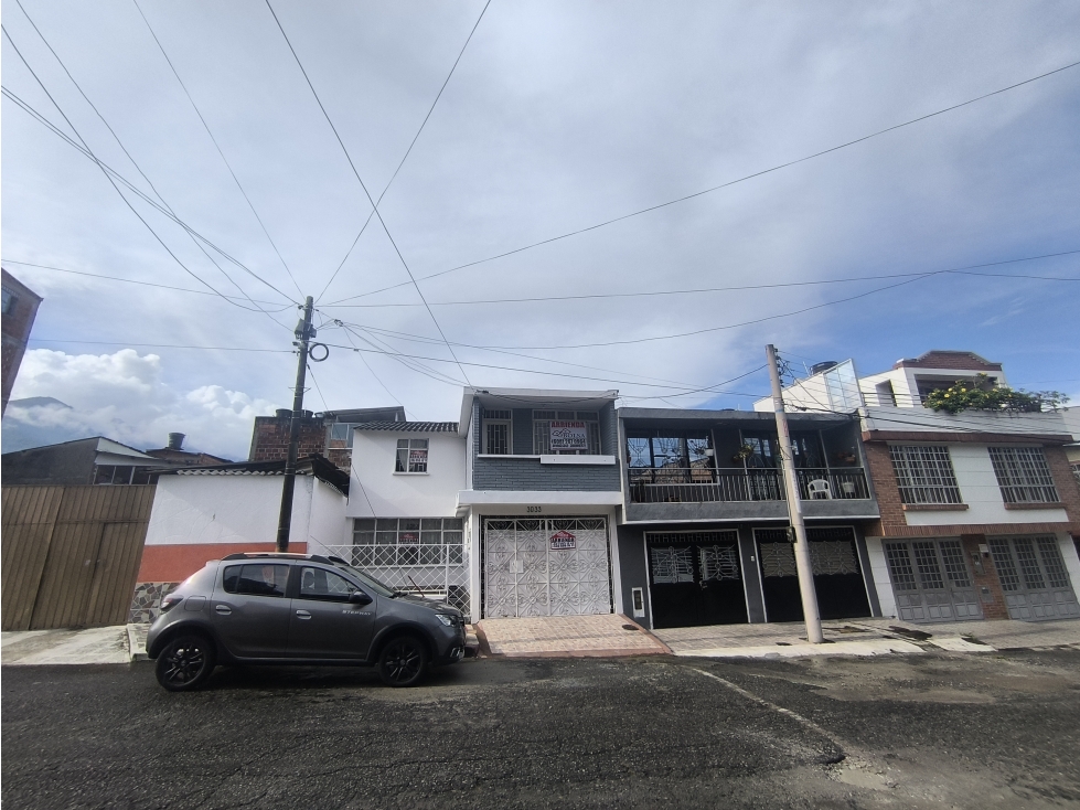 VENDO CASA MEDIANERA EN BARRIO CARMENZA ROCHA — foto 2