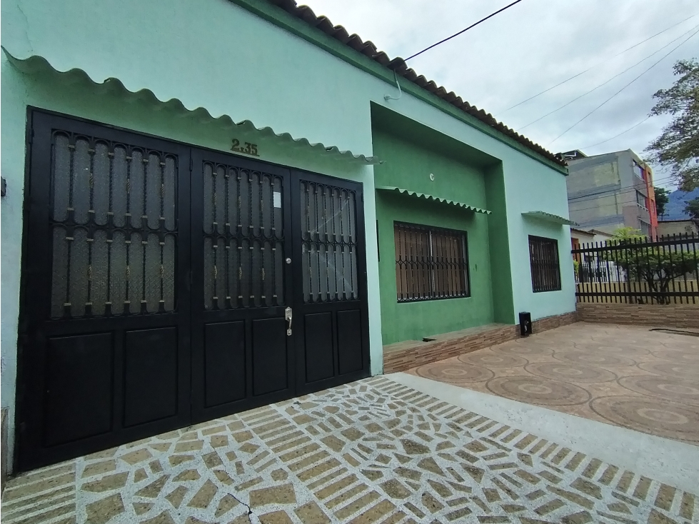 VENDO CASA SECTOR LA CASTELLANA