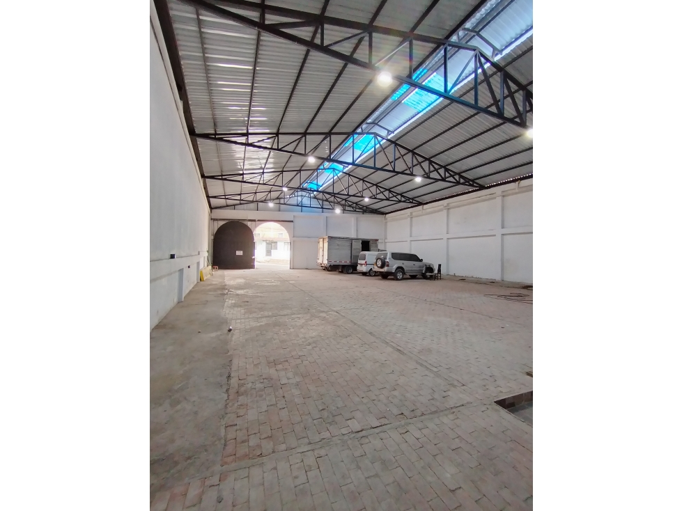 ARRIENDO AMPLIA BODEGA SECTOR SALADO - 6