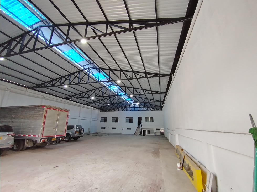 ARRIENDO AMPLIA BODEGA SECTOR SALADO - 5