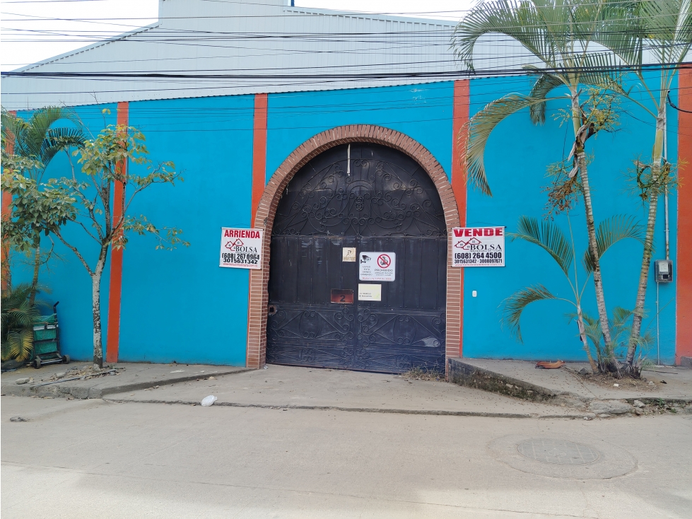 ARRIENDO AMPLIA BODEGA SECTOR SALADO - 1