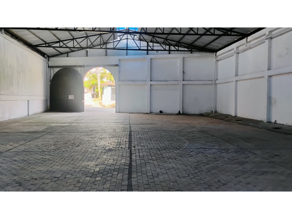 ARRIENDO AMPLIA BODEGA SECTOR SALADO - 6