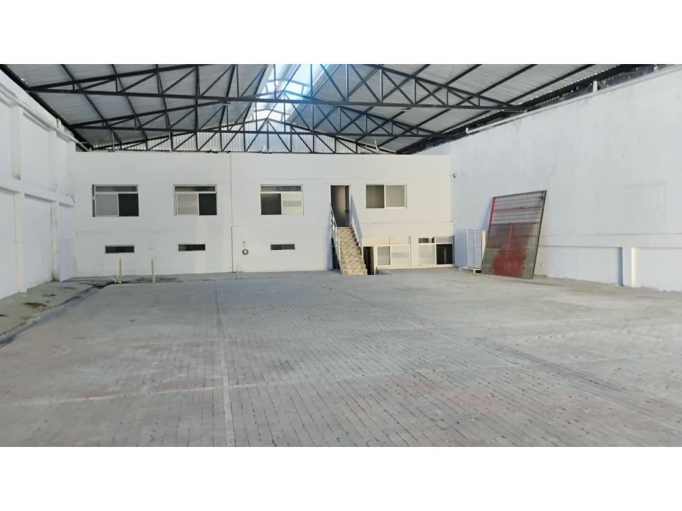 ARRIENDO AMPLIA BODEGA SECTOR SALADO - 4