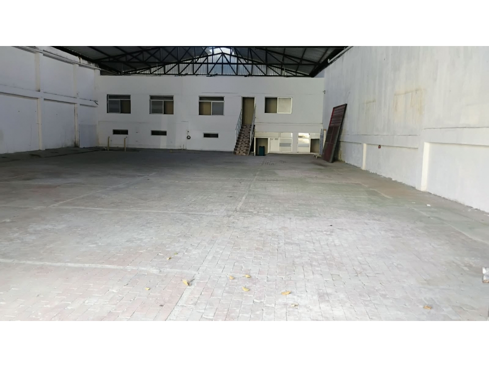 ARRIENDO AMPLIA BODEGA SECTOR SALADO - 5
