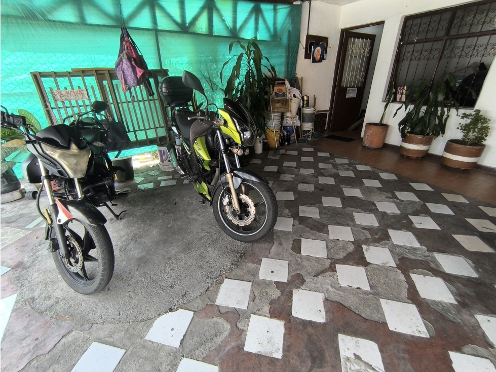 VENDO CASA CON RENTA 3 PISOS SECTOR AMBALA - 5