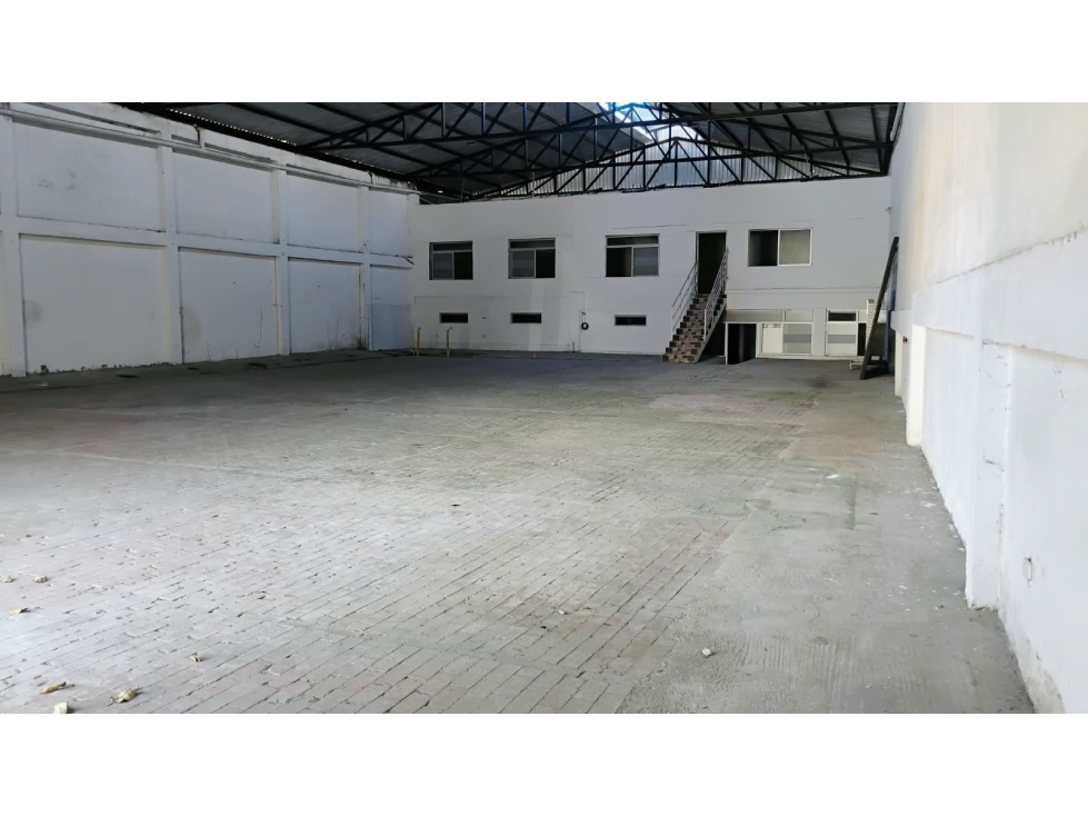 ARRIENDO AMPLIA BODEGA SECTOR SALADO - 3