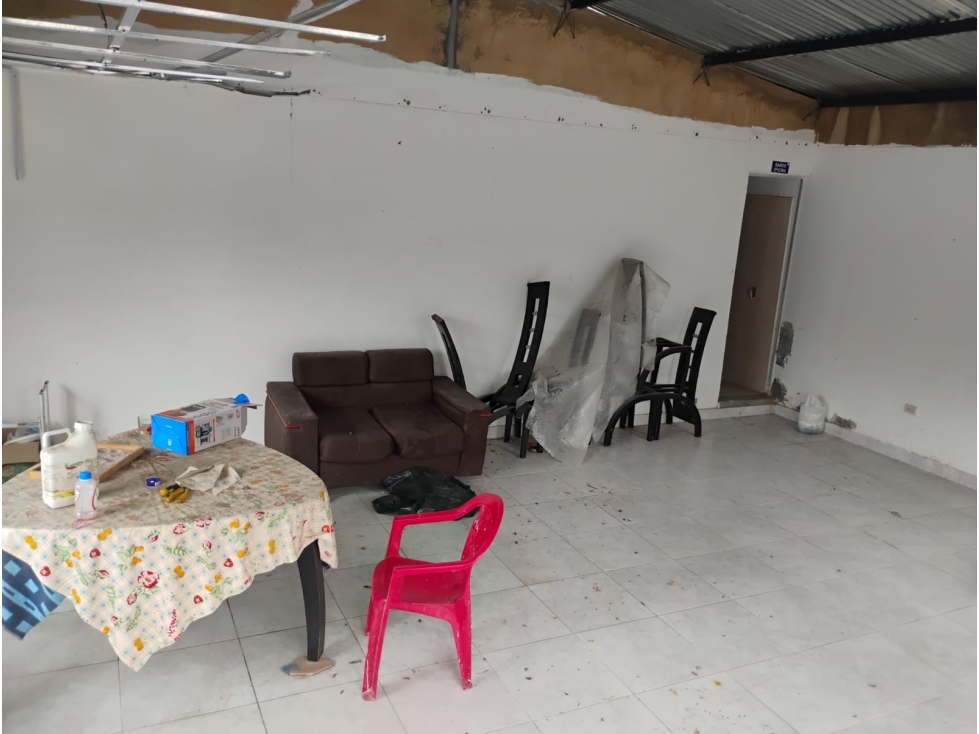 VENDO LOTE INDUSTRIAL CON OFICINA Y MAQUINARIA - 6