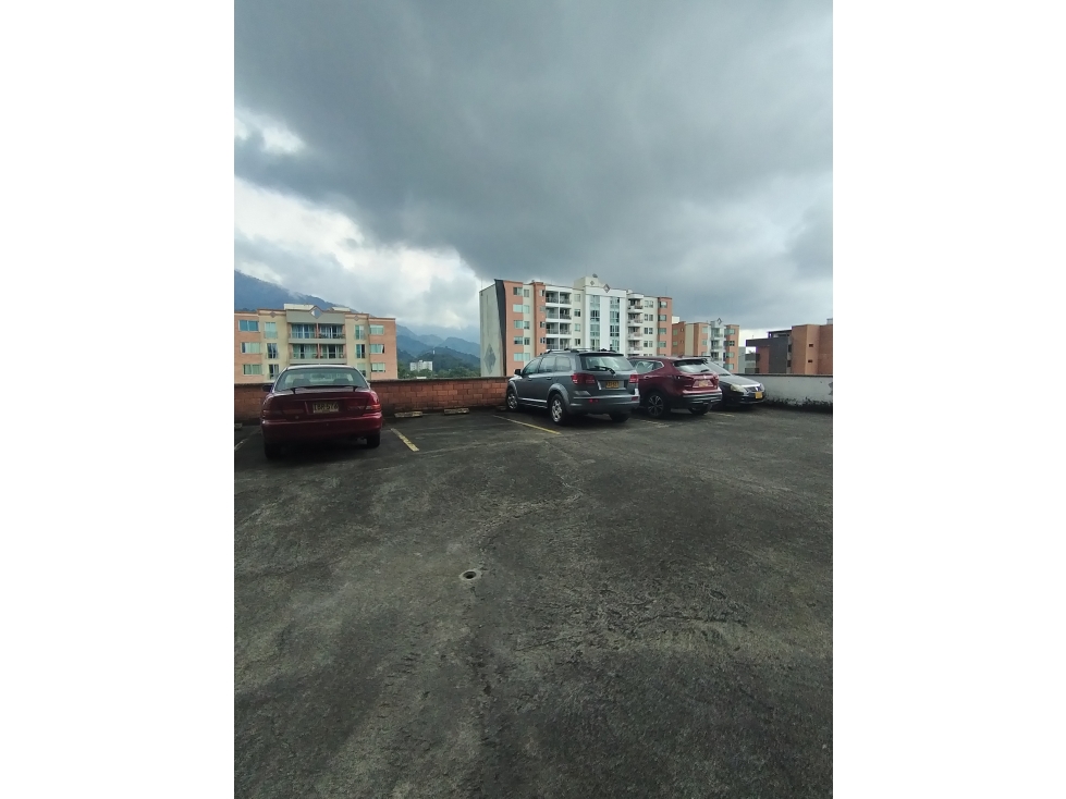 VENDO PARQUEADERO PRIVADO SECTOR CENTRO - 6