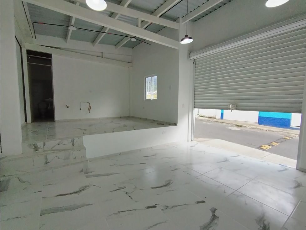 ARRIENDO LOCAL COMERCIAL SECTOR LA POLA - 3