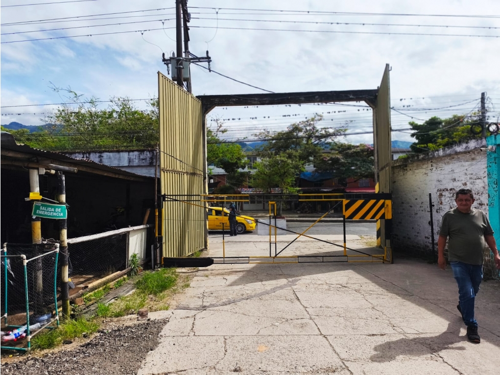VENDO LOTE SOBRE AV JORDAN 2.553 M² - 3