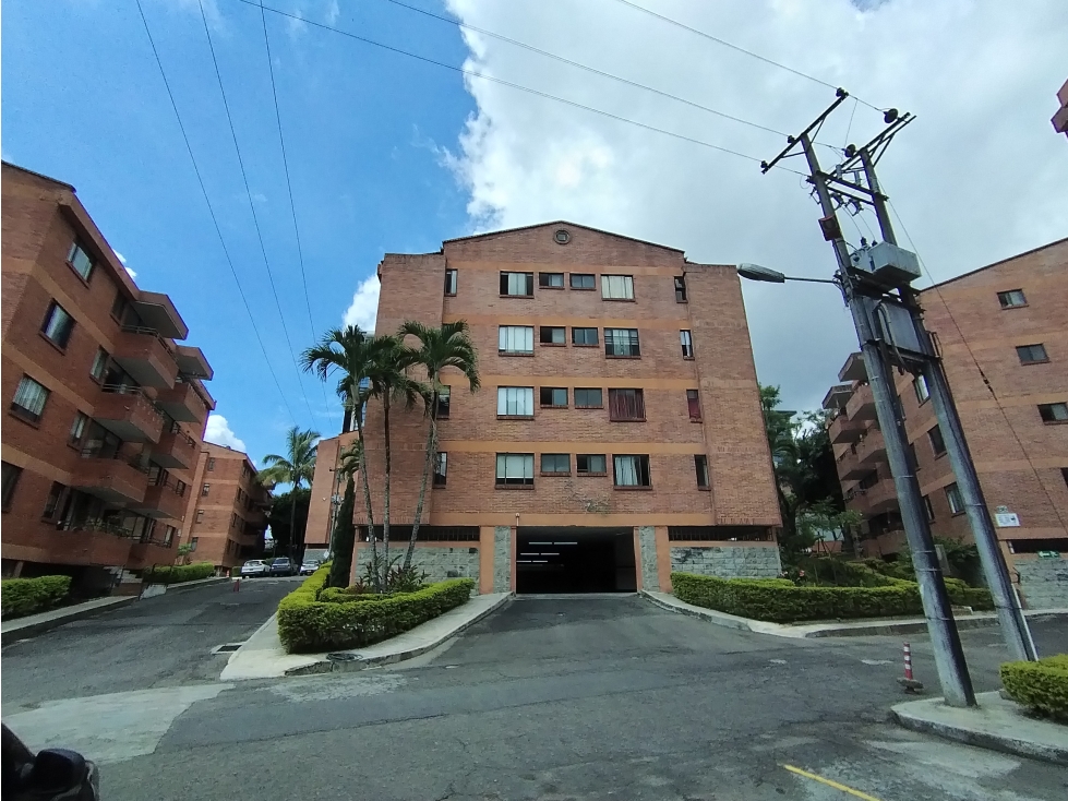 VENTA APARTAMENTO MILLA DE ORO, PISO 4 SIN ASCENSOR