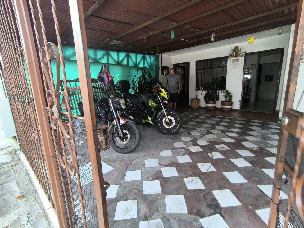 VENDO CASA CON RENTA 3 PISOS SECTOR AMBALA - 6