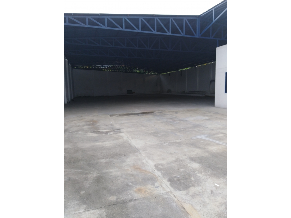 VENDO BODEGA EN EL BARRIO RICAURTE MIRAMAR - 2