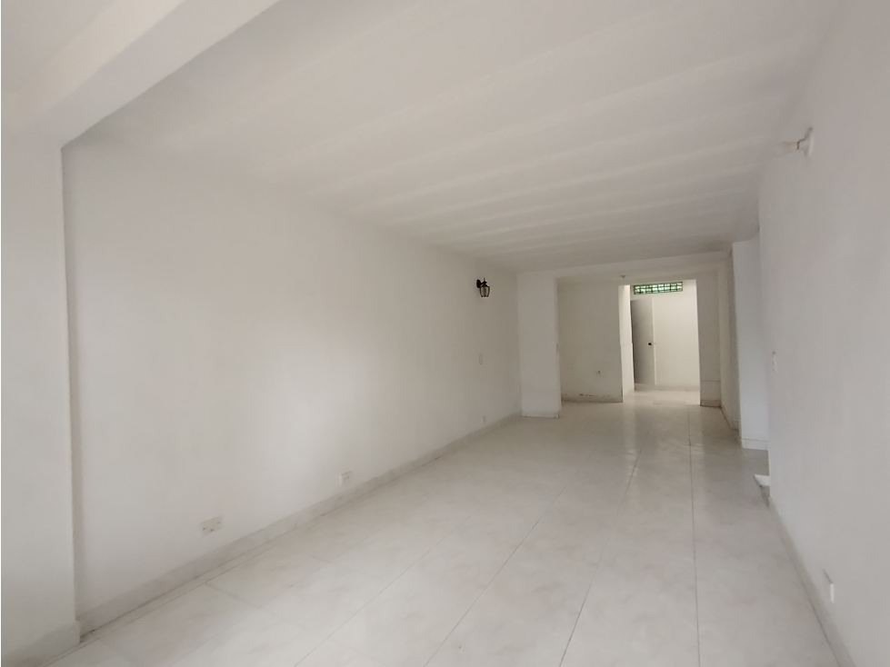 VENDO CASA DE 2 PISOS SECTOR VARSOVIA CERCA A LA CALLE 60 — foto 4