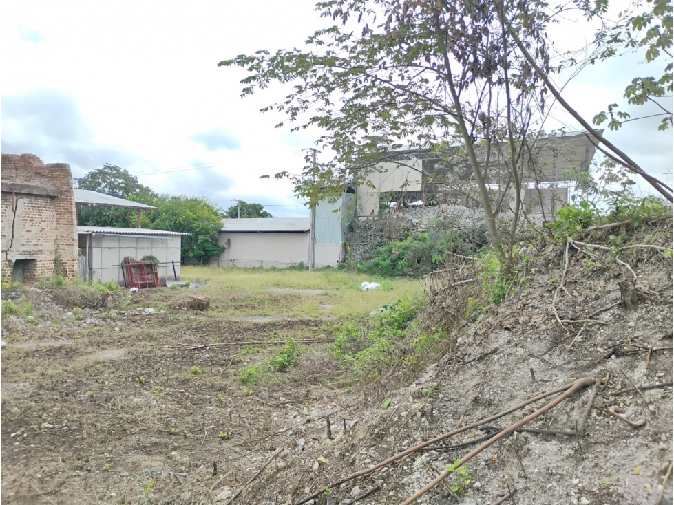 ARRIENDO LOTE INDUSTRIAL CON OFICINA - 4