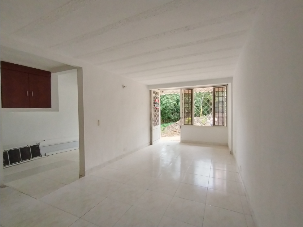 VENDO CASA DE 2 PISOS SECTOR VARSOVIA CERCA A LA CALLE 60 — foto 5