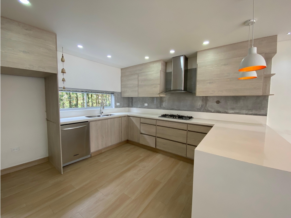 C0239. Vendo! Casa con acabados de lujo en unidad cerrada La Ceja — foto 5