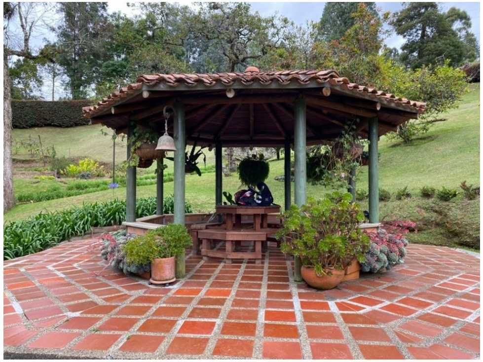 F0284 Vendo! Finca con buenos espacios ubicación residencial El Retiro — foto 6