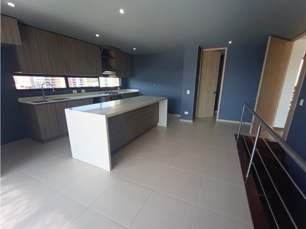 P0002 VENDO! Penthouse con excelente vista y acabados en Rionegro