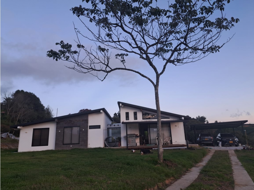 F0308. VENDO! Finca con excelente ubicación en La Ceja