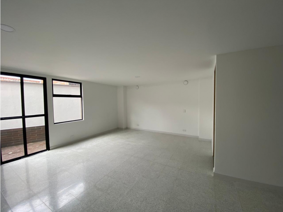 T0723. Alquilo! Local comercial para estrenar en El Retiro — foto 2