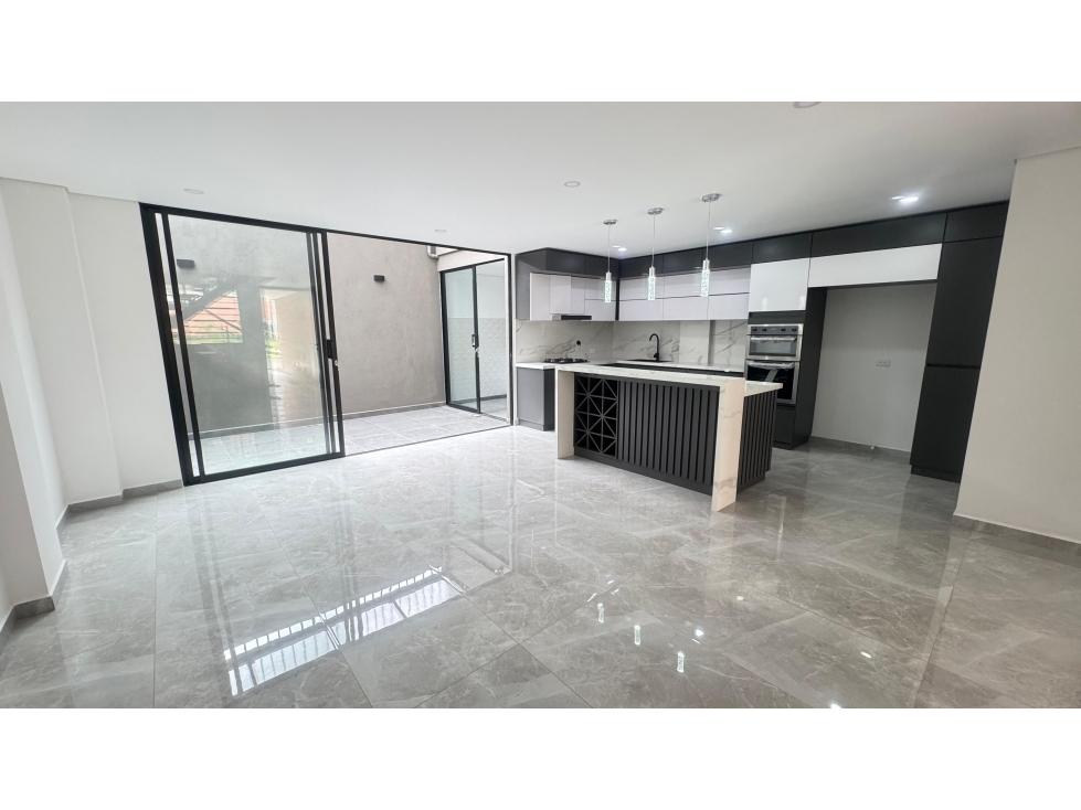 T0560. ALQUILER Casa moderna para estrenar excelente sector Rionegro 