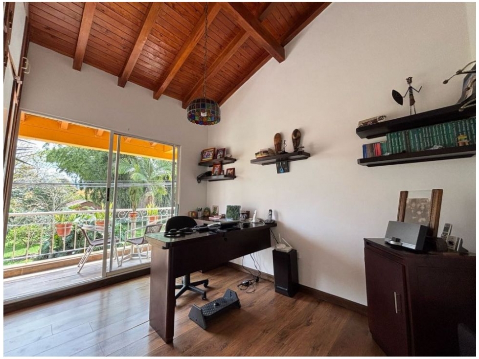 C0356. Vendo! Casa unifamiliar con amplios espacios y acabados de lujo — foto 2