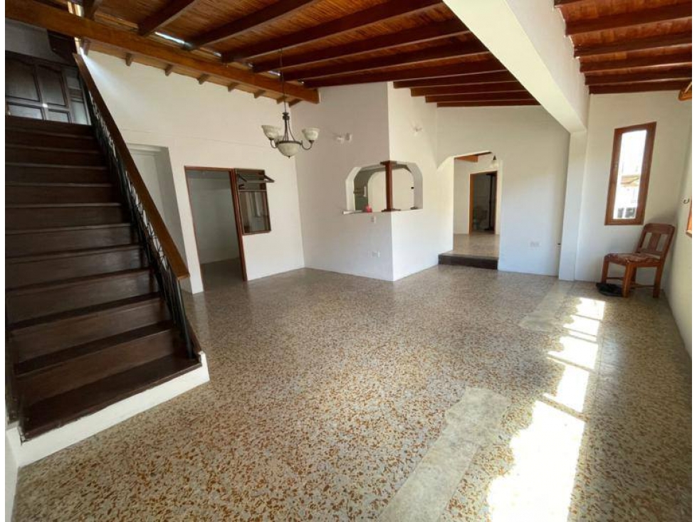 C0399. VENDO! Casa unifamiliar en excelente sector en San Antonio — foto 3