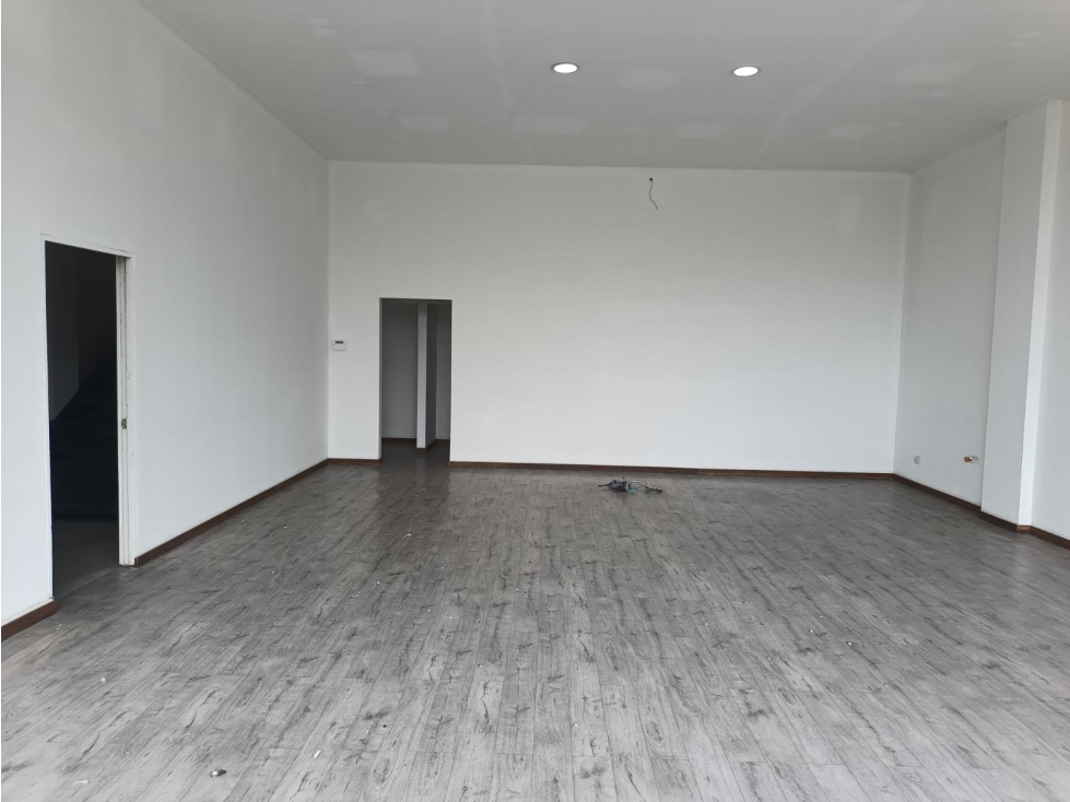 T0932.Local comercial área total 243mt2 ubicación central en La Ceja