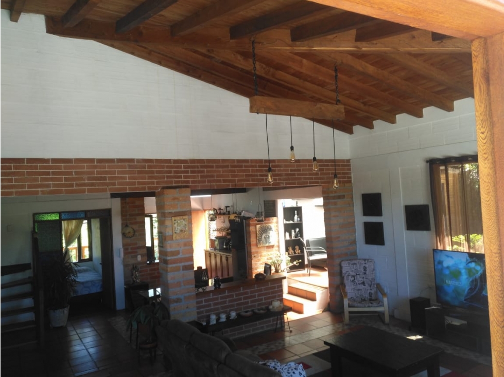 F0290. VENDO! Finca con excelente ubicación y espacio en La Ceja — foto 2