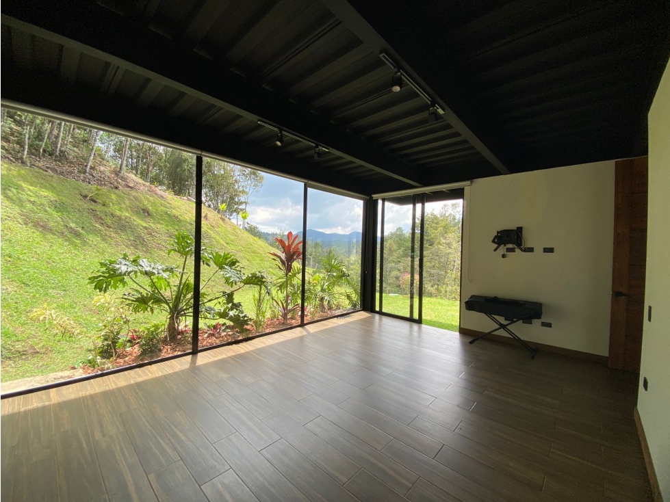 F0302. Vendo! Finca con acabados de lujo en El Retiro — foto 3
