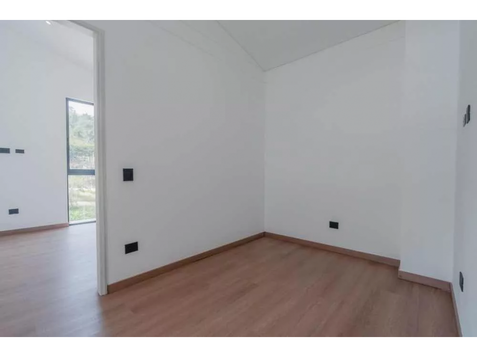 C0276 VENDO Casa con ubicación tranquila acabados de lujo en Rionegro — foto 5