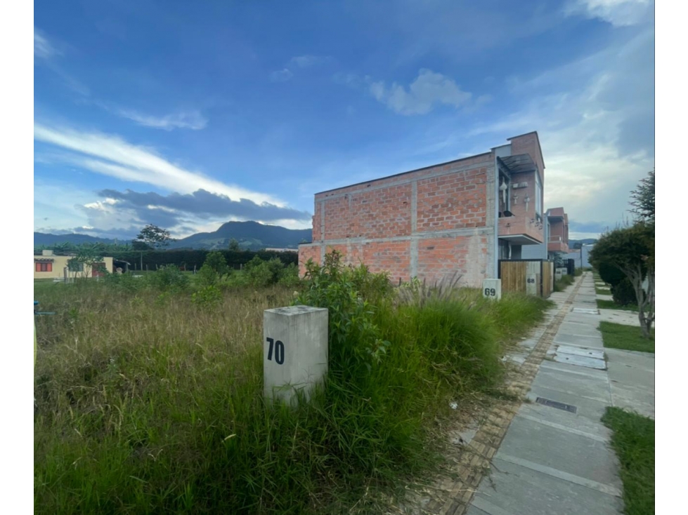 L0269. Vendo! Lote en unidad abierta con precio de oportunidad La Ceja