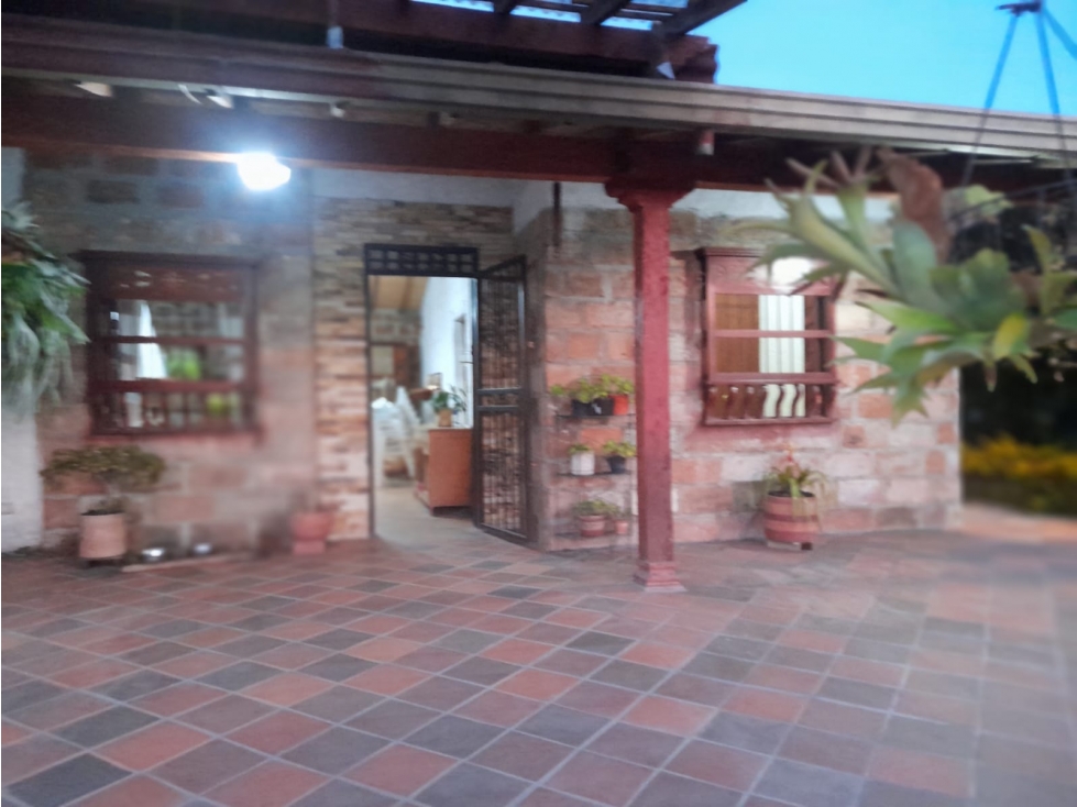 F0324. VENDO! Finca con excelentes espacios en El Carmen de Viboral — foto 3