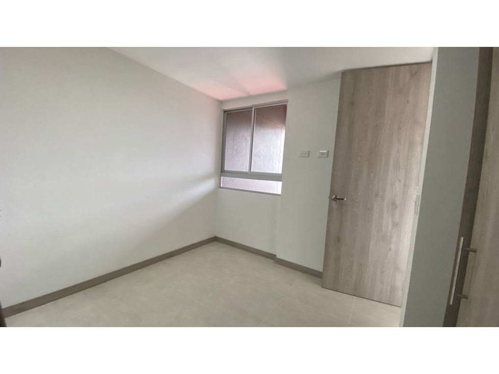 T0185. Alquilo! Apartamento de 3 habitaciones en excelente Sector — foto 4
