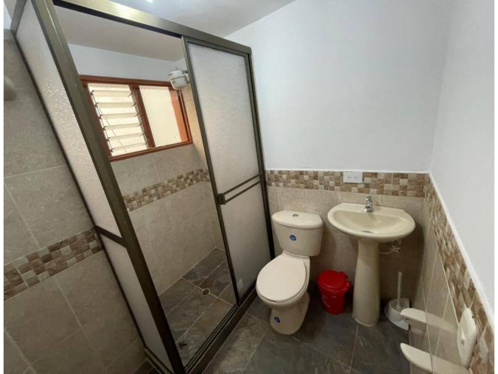 C0399. VENDO! Casa unifamiliar en excelente sector en San Antonio — foto 4