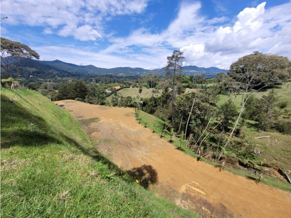 L0312. VENDO! Lote en exclusivo sector con un área de 4.402 Mt2 - 1