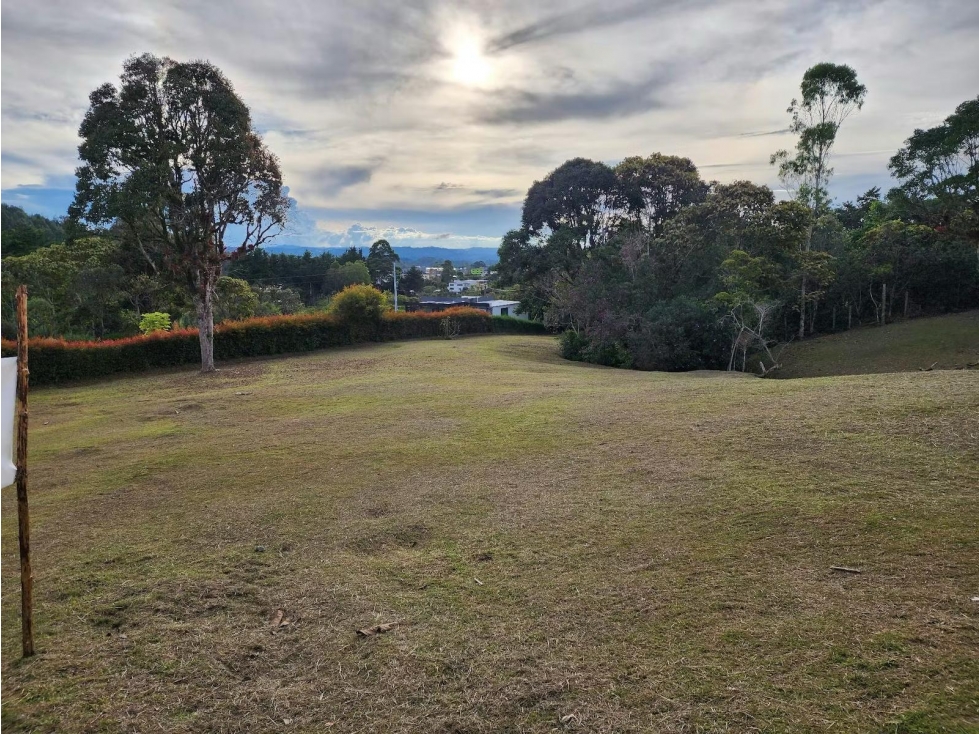 L0313. VENDO! Lote de 3.047m2 en parcelación a 7 minutos de Guatapé — foto 4
