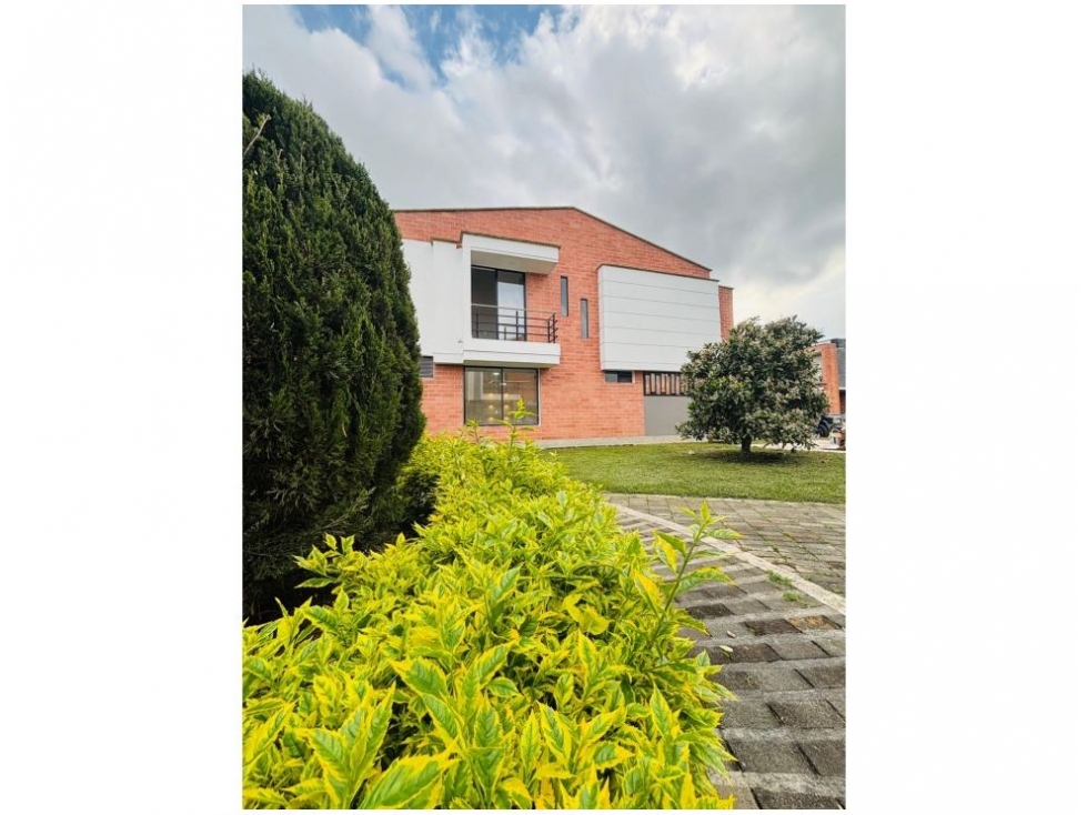 C0429.Vendo! Casa moderna para estrenar en unidad abierta de La Ceja