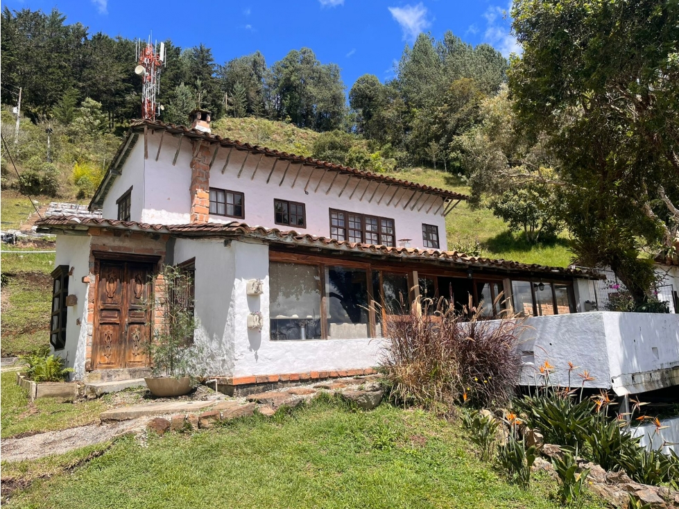T0820. Alquilo finca con un área de 1.000mt2 en parcelación de La ceja