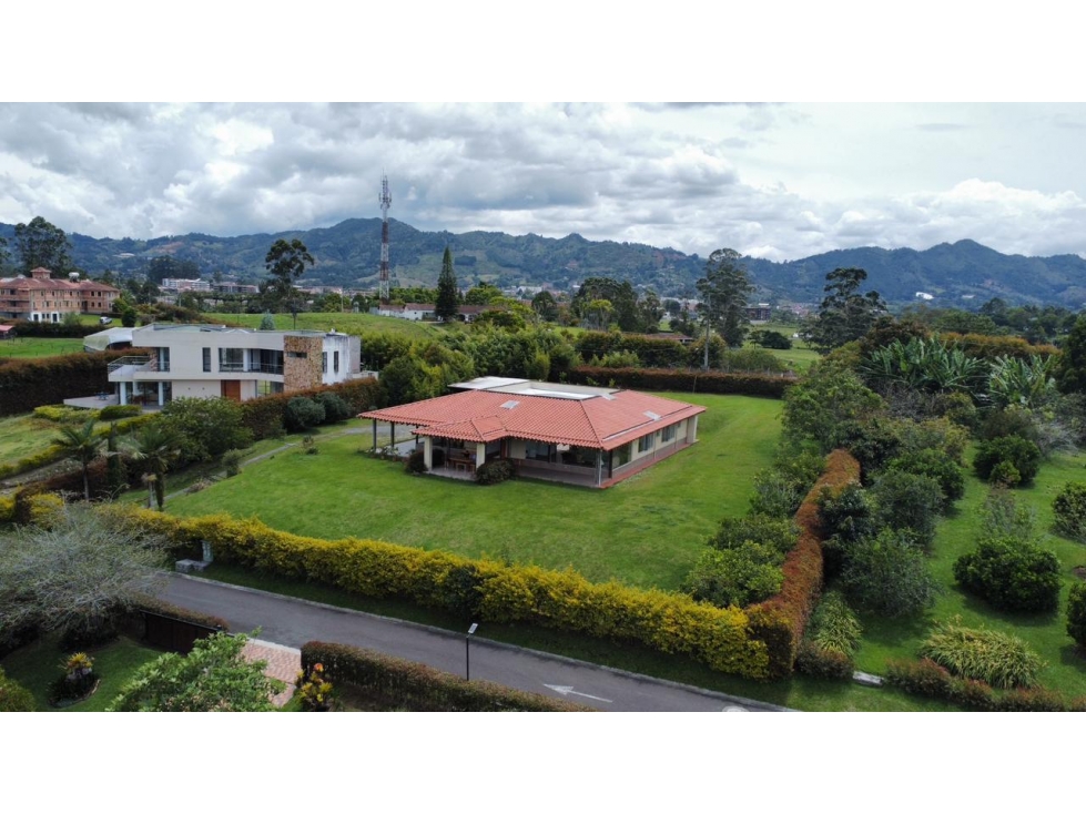 F0392.Finca a 2min de La Ceja con un área total de 2.620mt2
