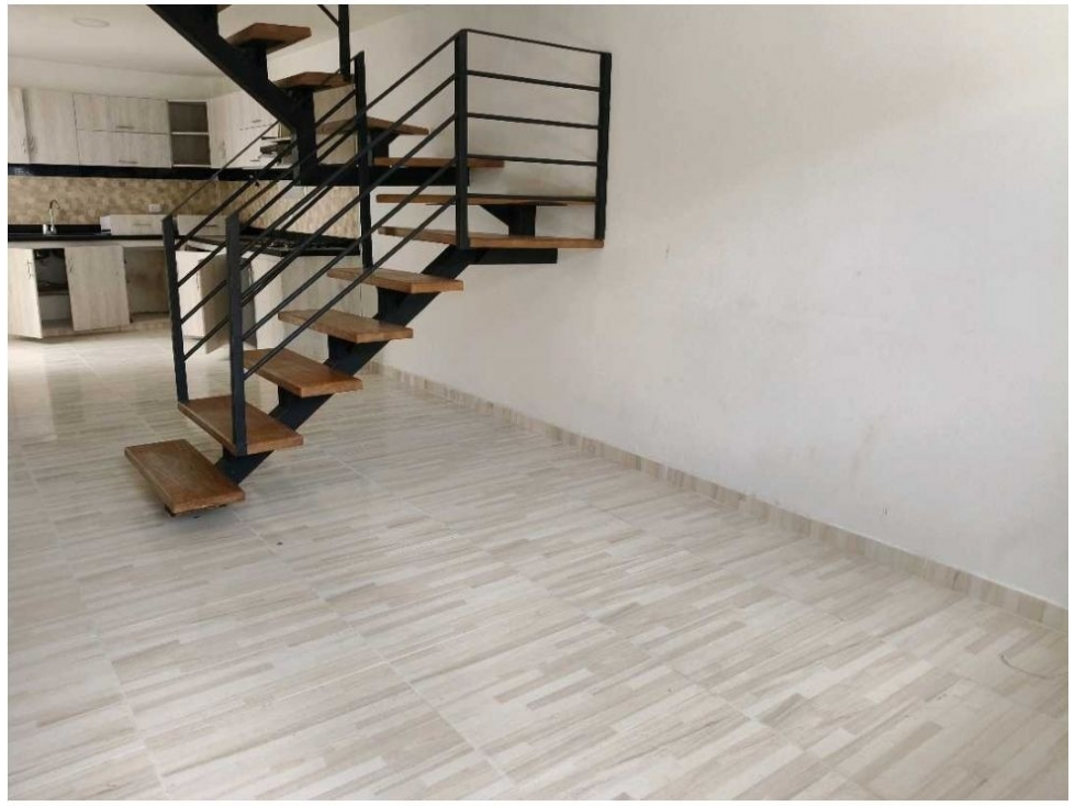 C0453.Casa unifamiliar de 3 niveles con área de 150mt2 en La Ceja — foto 2