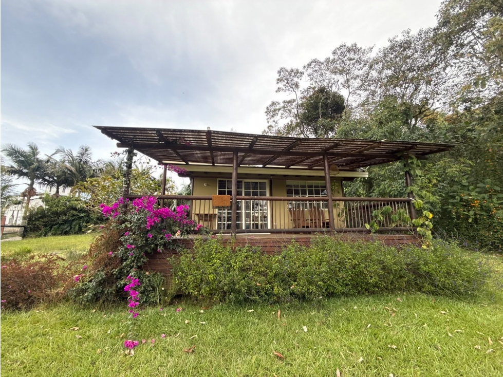 T0913. Casa campestre con amplio lote en La Ceja