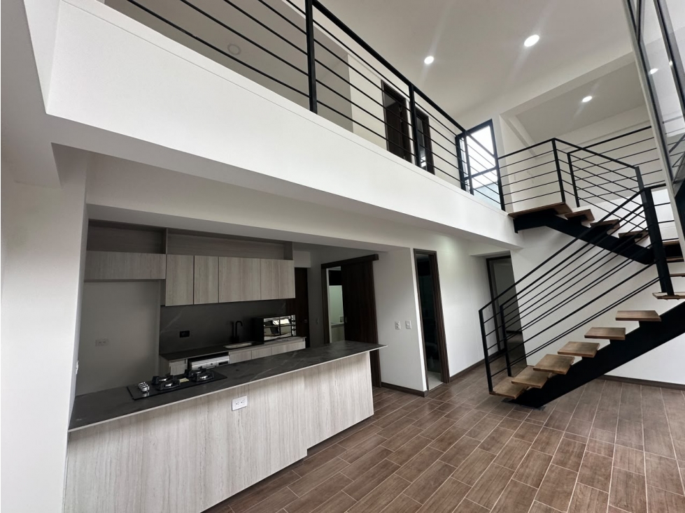 A0638. Apartamento dúplex de 94mt2 en unidad cerrada de El Retiro